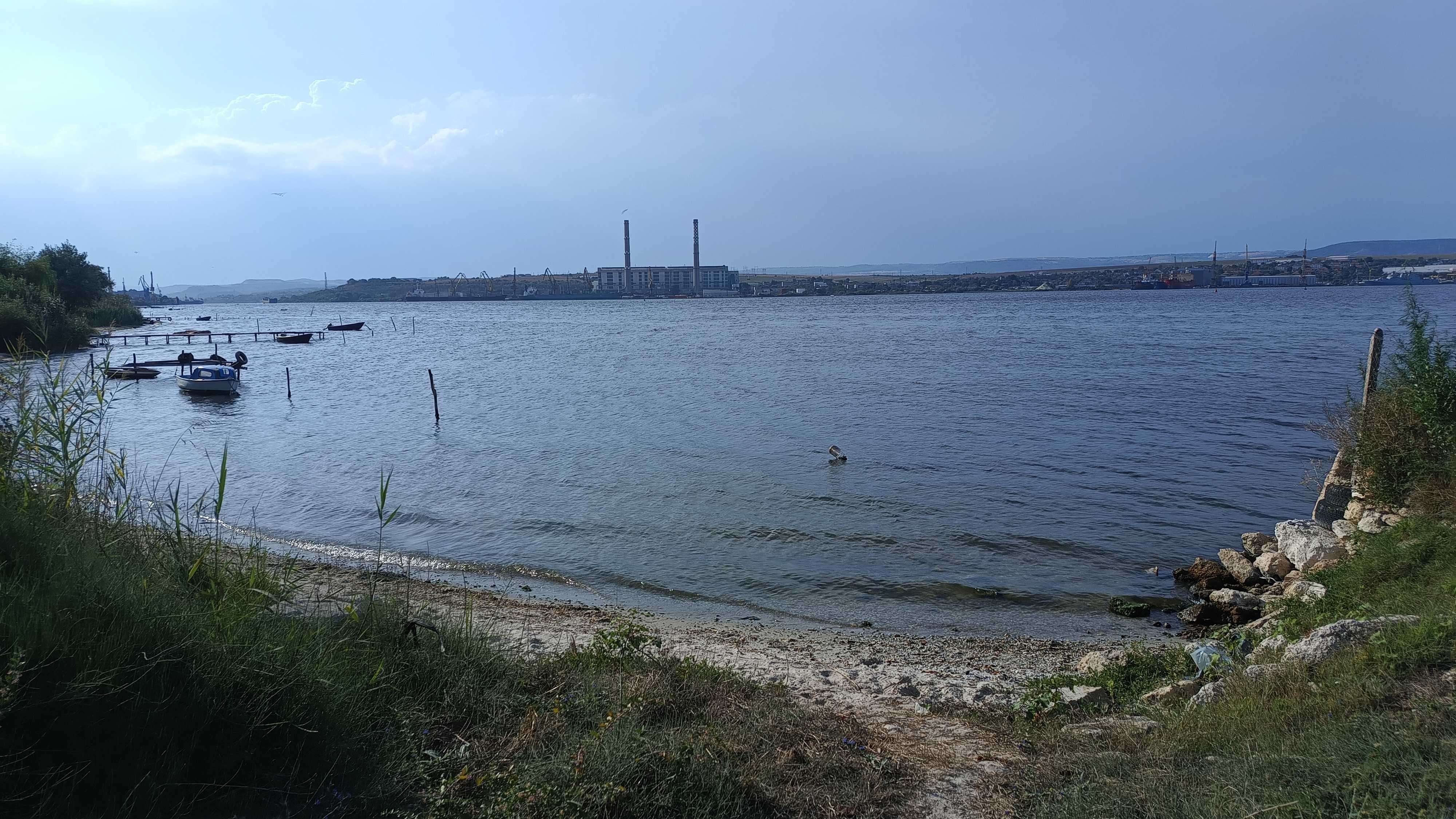 Парцел на брега на Варненското езеро - с. Константиново, общ. Варна
