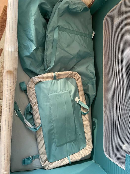 Vând pătuț de călătorie cu saltea și accesorii