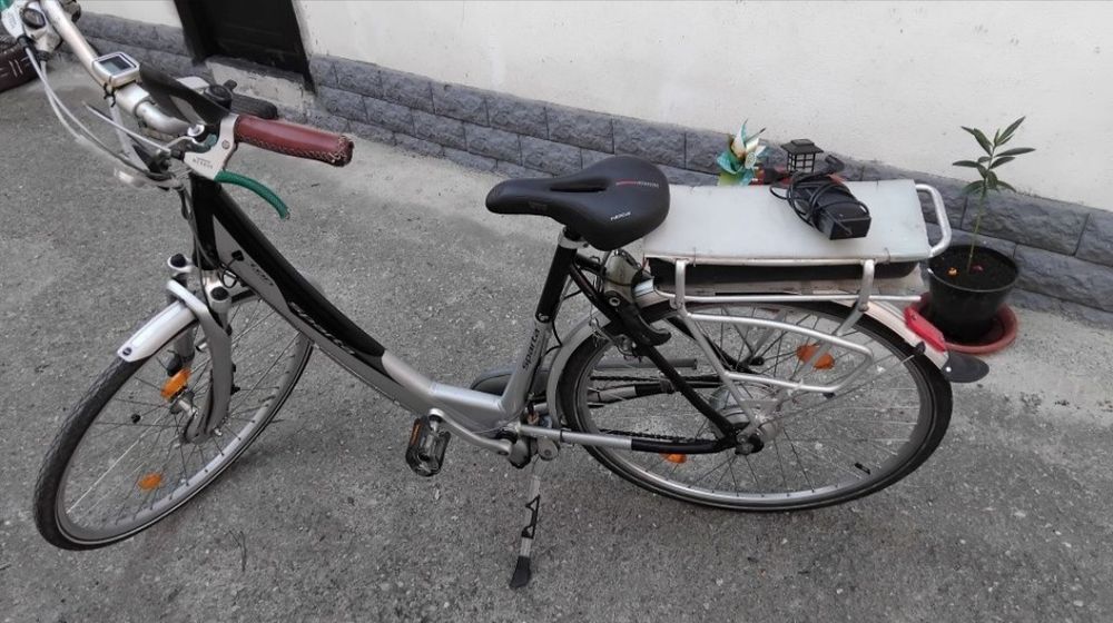 Vând bicicletă electrică