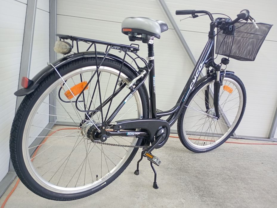 Vând bicicletă damă CYCO,cu 7 vit Nexus,frână picior,negru