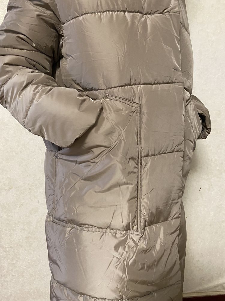 Продам новую зимнию куртку. Размер 44. Не подошел размер