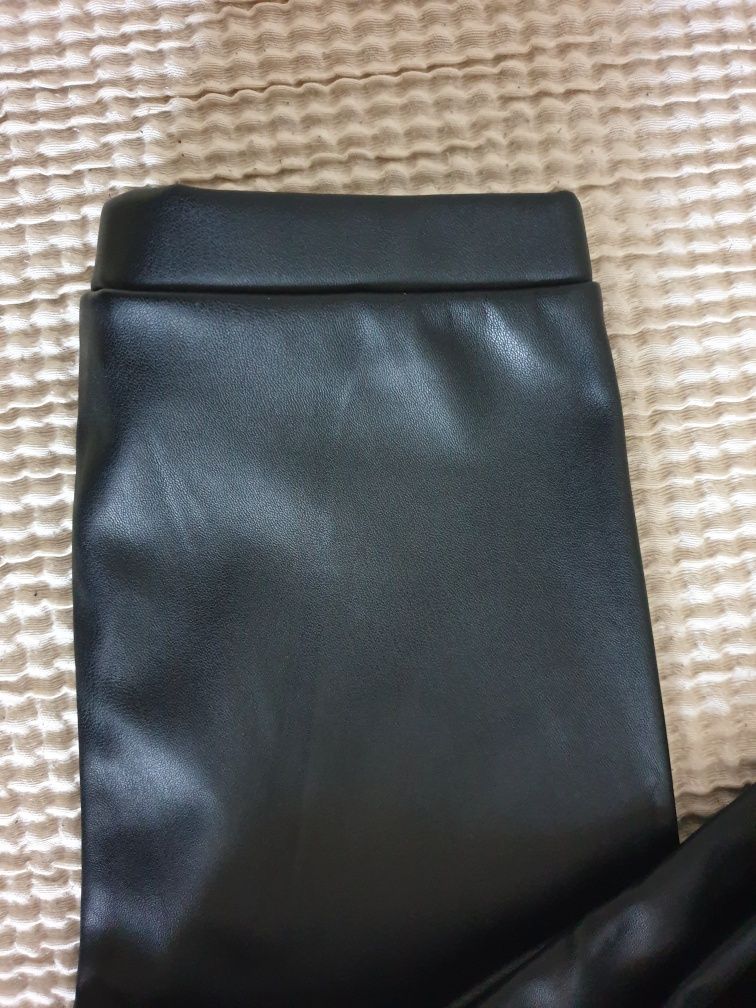 Pantaloni/Colanti din piele ecologica/imitatie din piele 152 cm