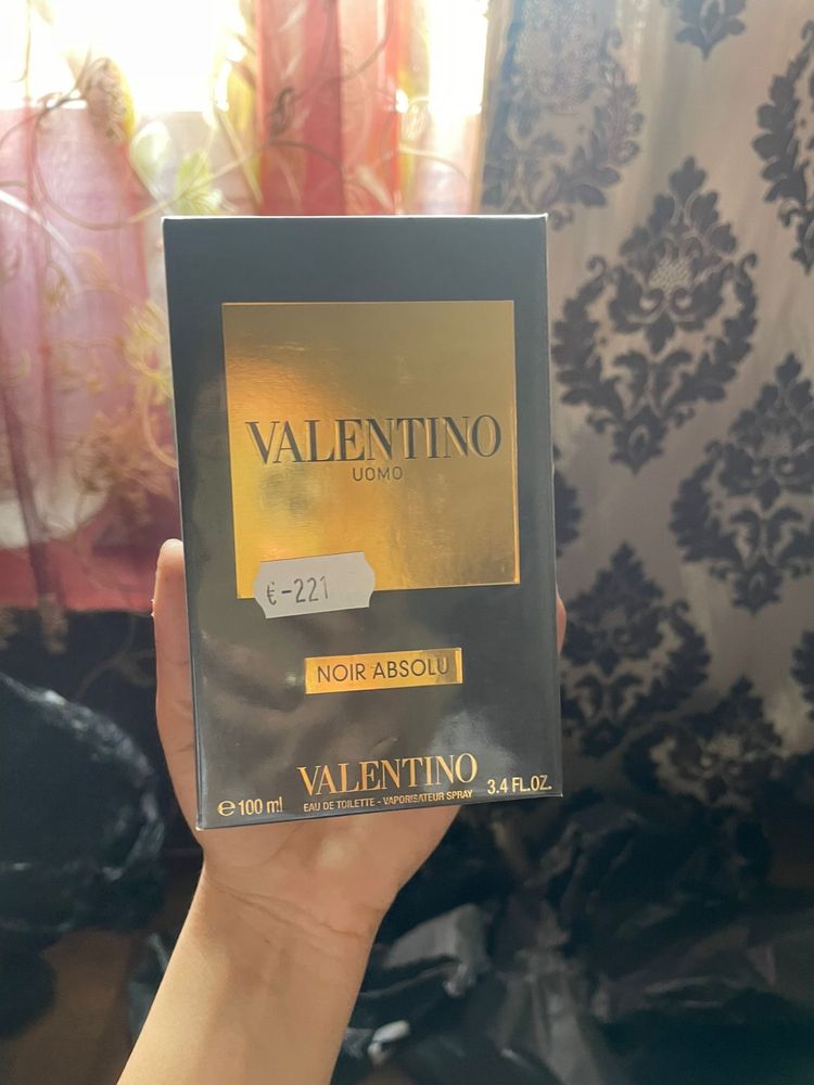 Vand parfum Valentino noir absolu