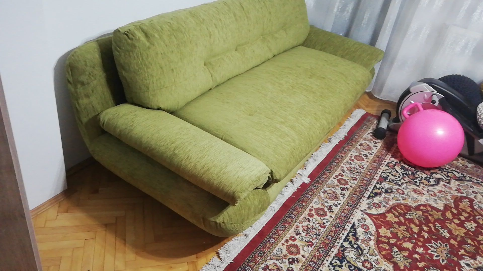 Canapea /sofa ! Nu e extensibilă !