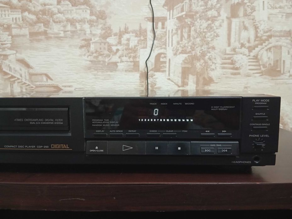 Продам проигрыватель СД дисков SONY model CDP-250.