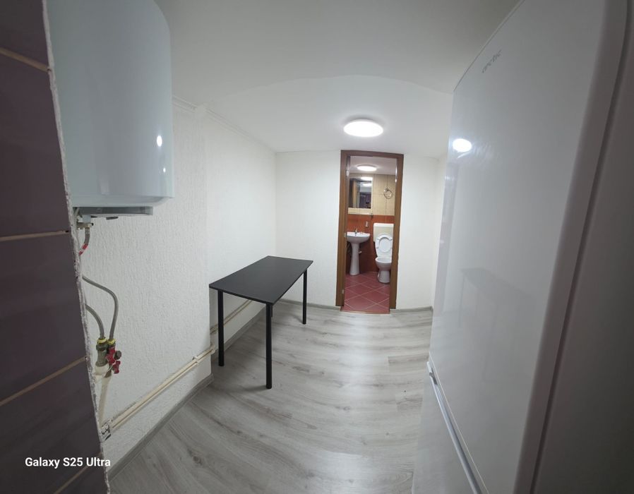 Inchiriez garsoniera la curte sect 2 singuri in curte