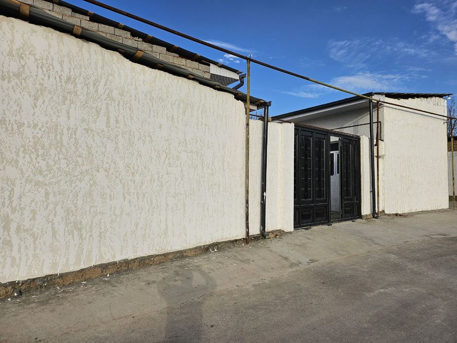 Ховли сотилади. .