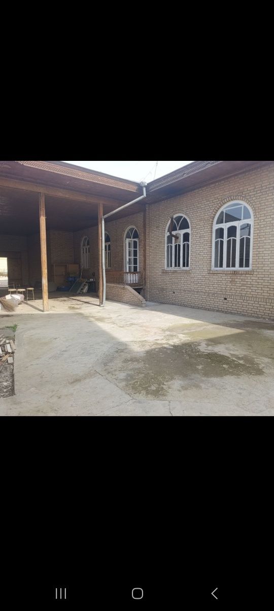 Shaxar markazida biznes uchun hovli sotiladi