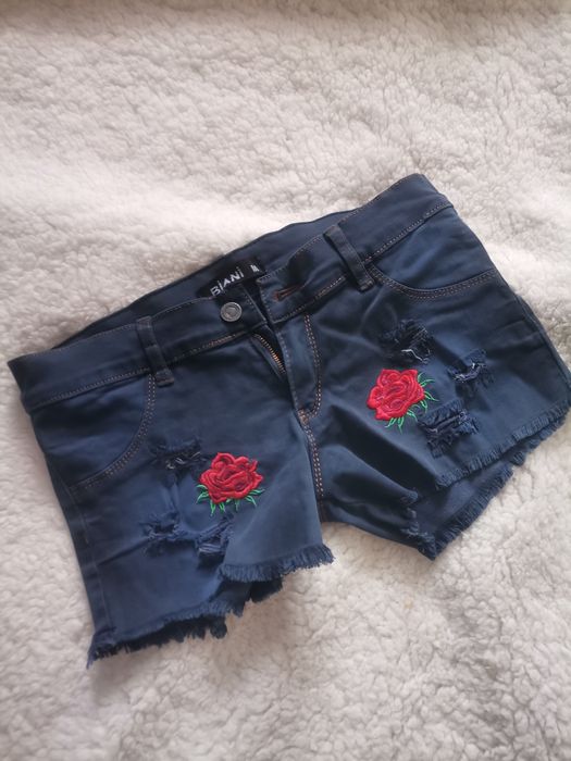 Pantaloni cu trandafiri scurți talie joasa