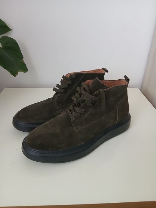 Боти от естествен велур