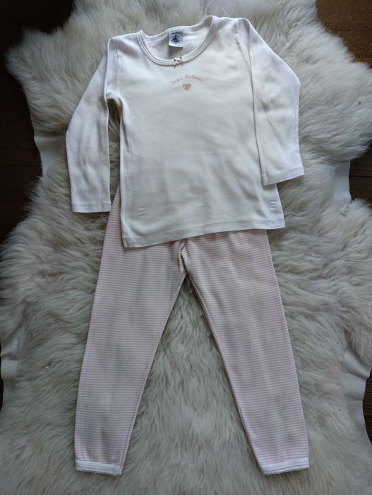 Продавам лот бодита и пижами Petit Bateau 95