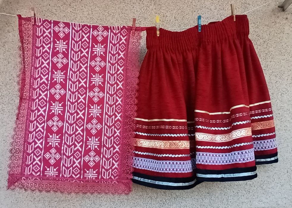 Автентични престилки за национална носия.