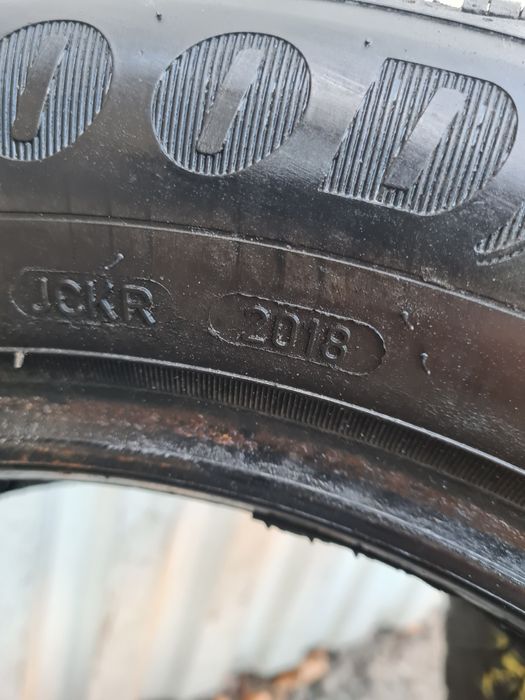 2 Anvelope de iarna *205/60R16*Goodyear*LICHIDARE STOC*75 Lei Buc*