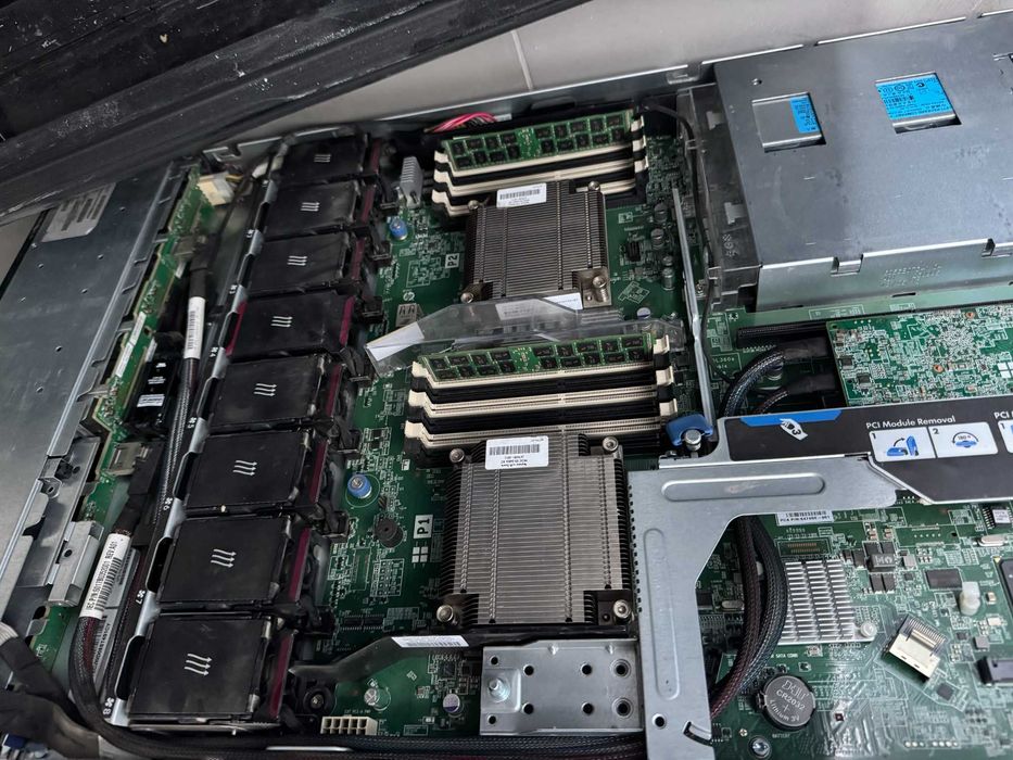 Server HP Proliant DL360e Gen8, 2x Intel Xeon E5-2450L, 16GB ddr3, 1U