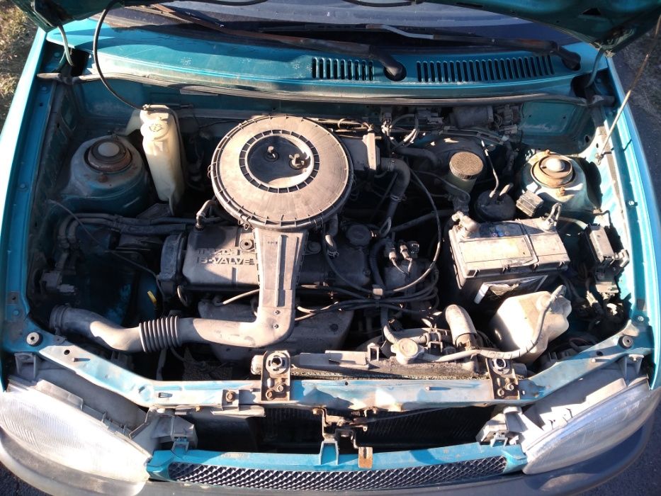 Mazda 121 1.3 На Части