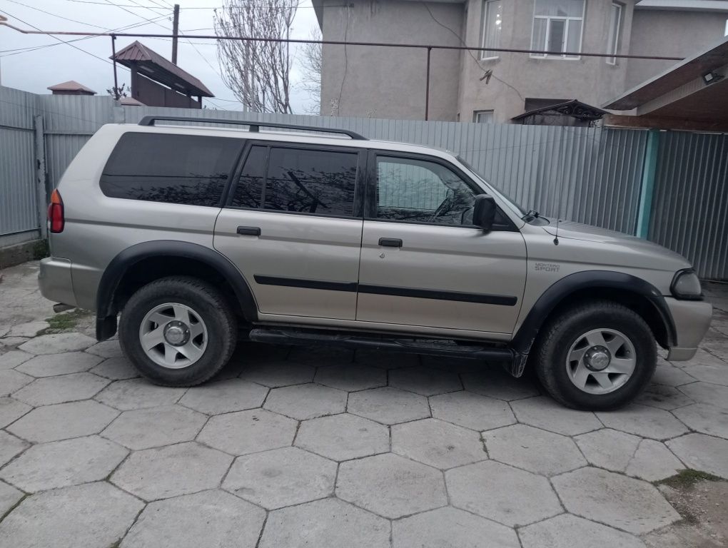 Продам Митсубиси Montero sport