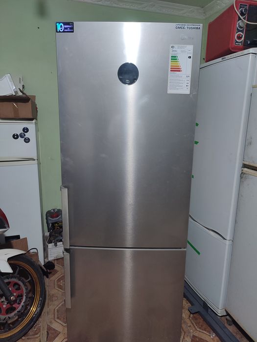 Продаю холодильник Midea