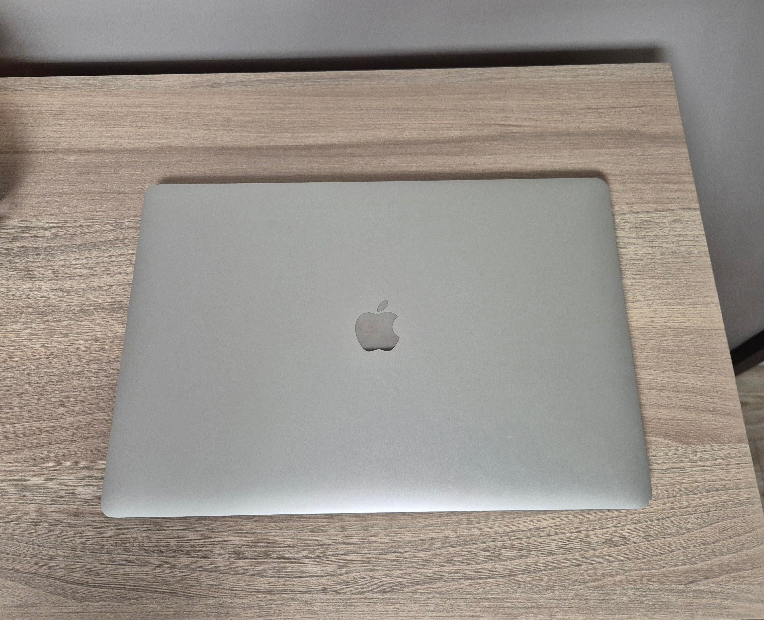 MacBook Pro 16" Intel i7 6-core 2,6GHz 500GB SSD 16GB RAM AMD Radeon