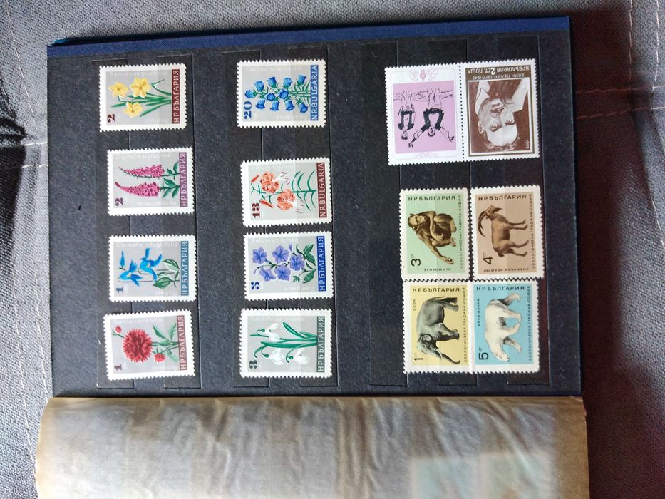 Класьор с марки България.