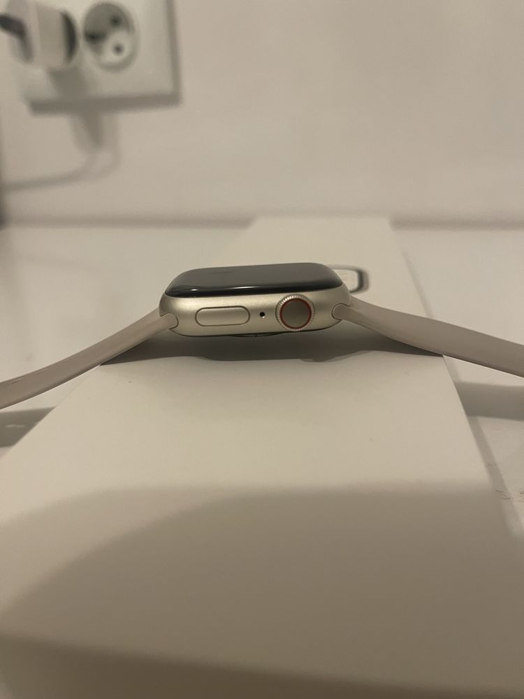 Apple Watch 7, GPS, Cellular, Starlight Aluminium 41mm