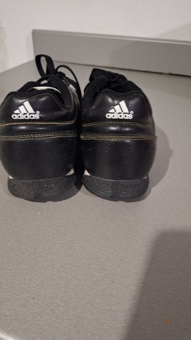 Adidas Questra- model USA-marime 9.5/43 -ghete fotbal ptr.teren sintet