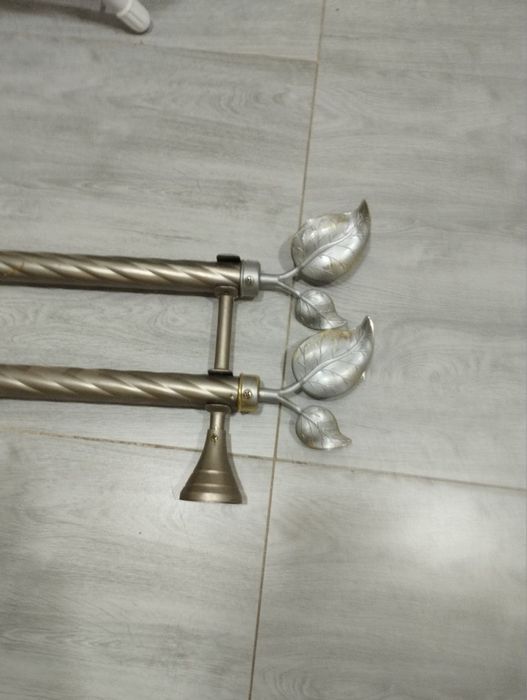 Продам карнизы только