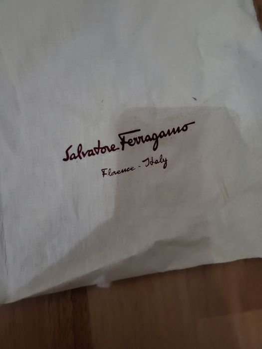 Vând pantofi de firma