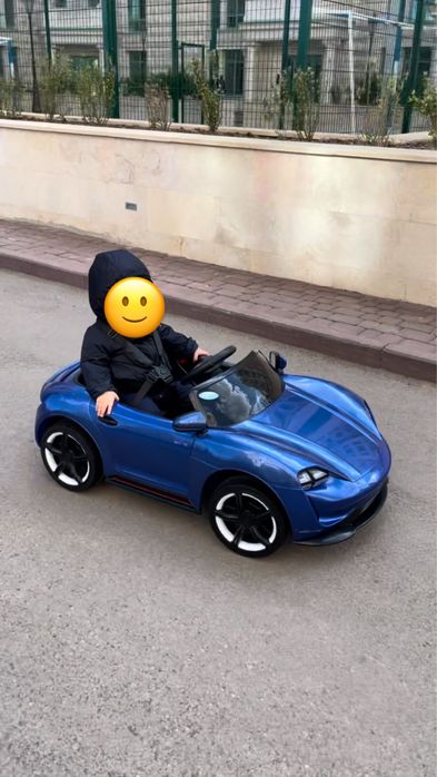 Детская машинка на пульте управления