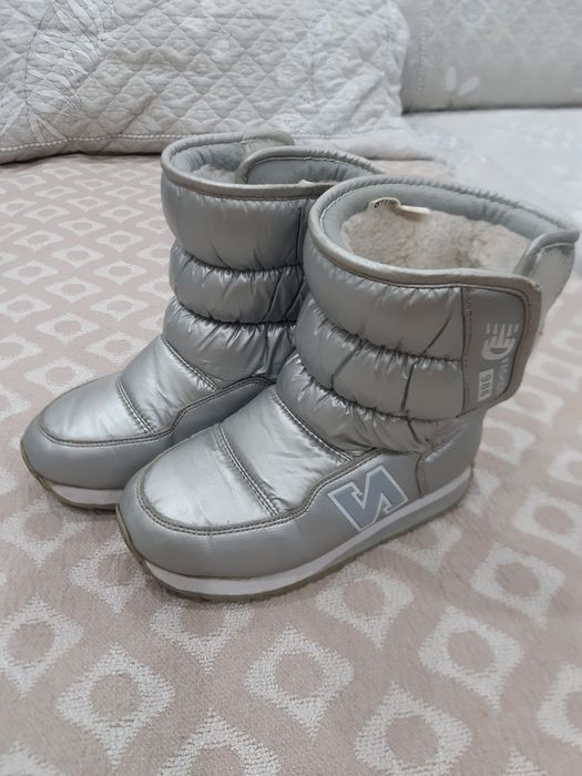 Продам сапожки для девочек.