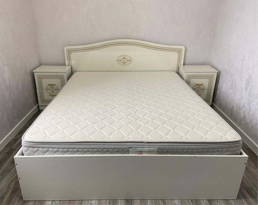 Двухспальняя кровать