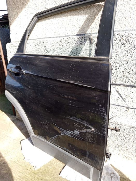 Задна дясна врата