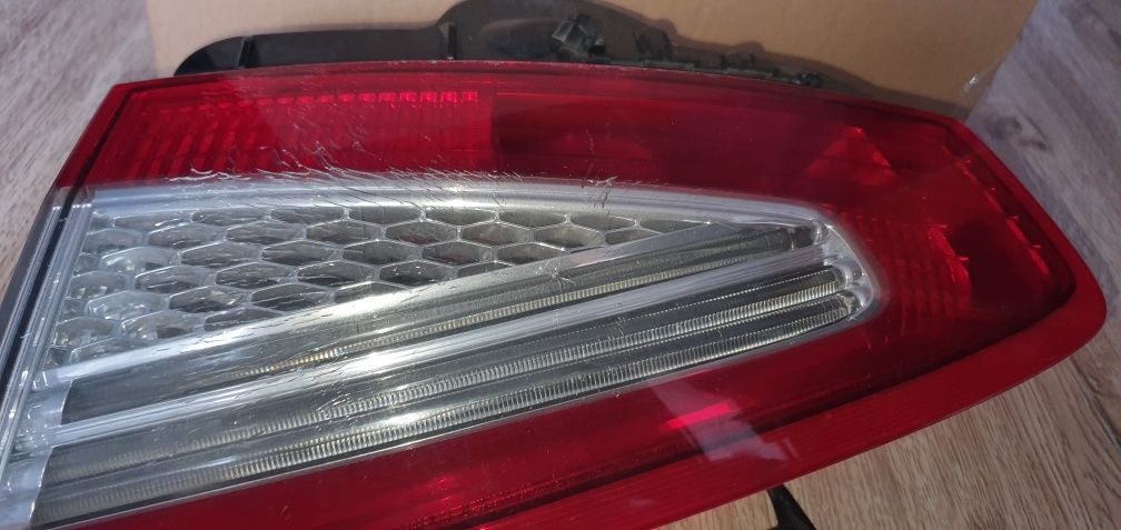 Десен стоп на ford mondeo 2010/2011