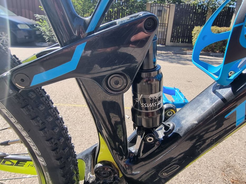 Bicicleta full suspension