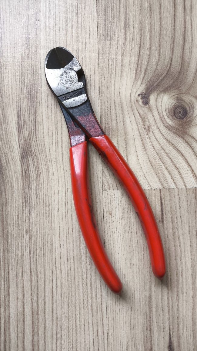 Knipex 74 01 180 клещи резачки странични усилени 180 мм.