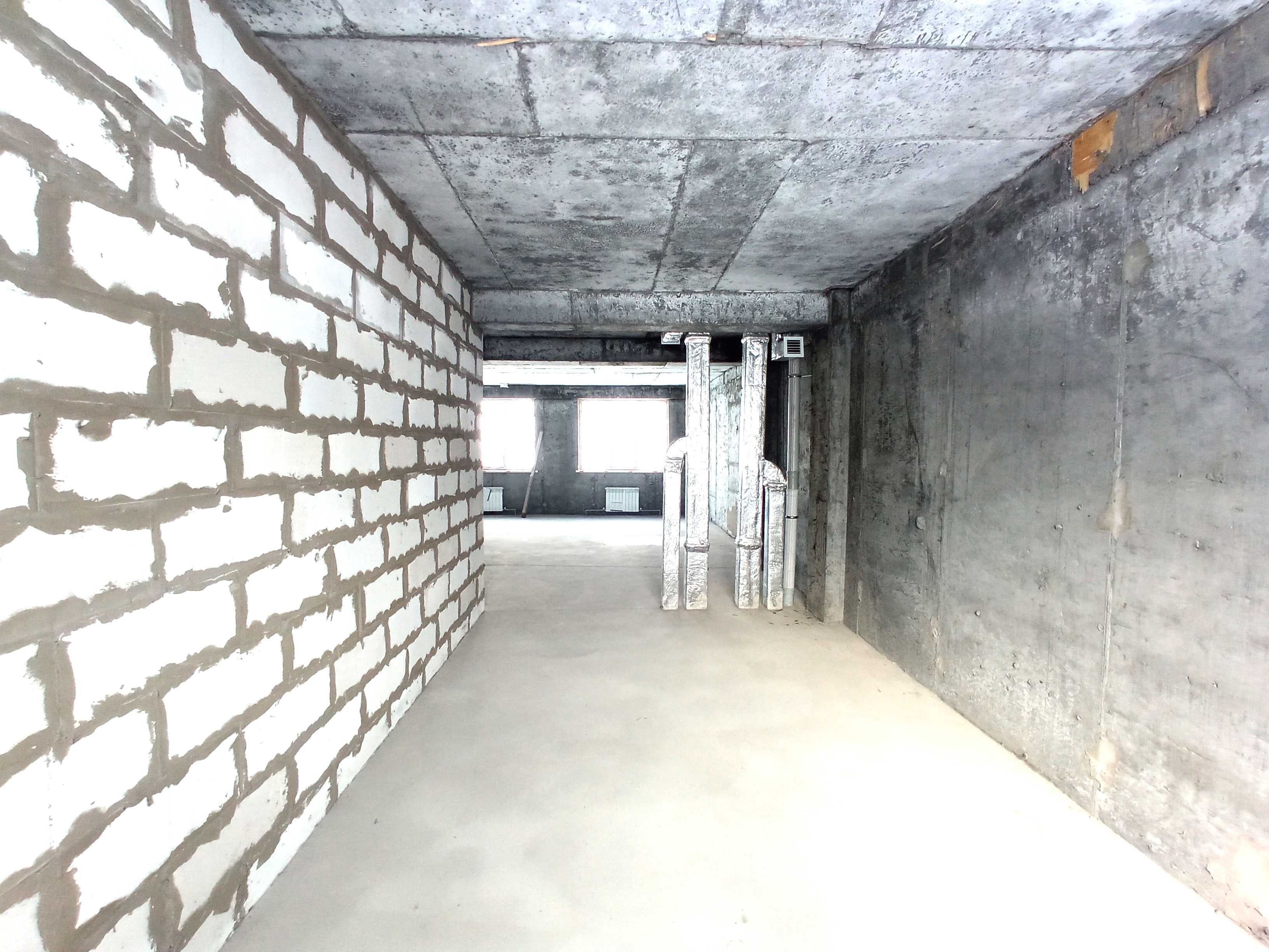 Просторная 2-х комнатная квартира, монолитная, железо-бетонная