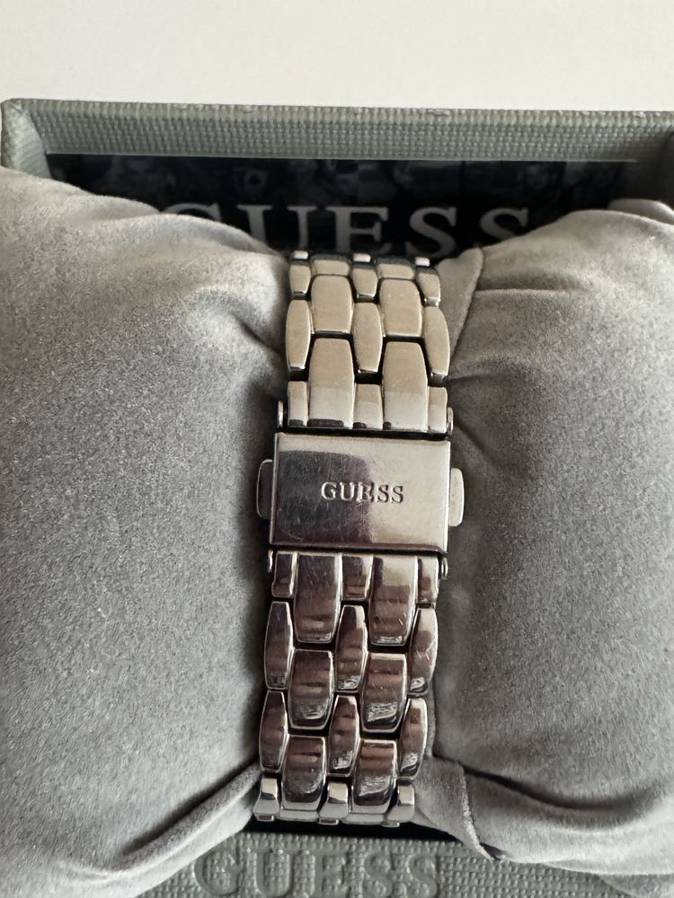 Дамски часовник GUESS