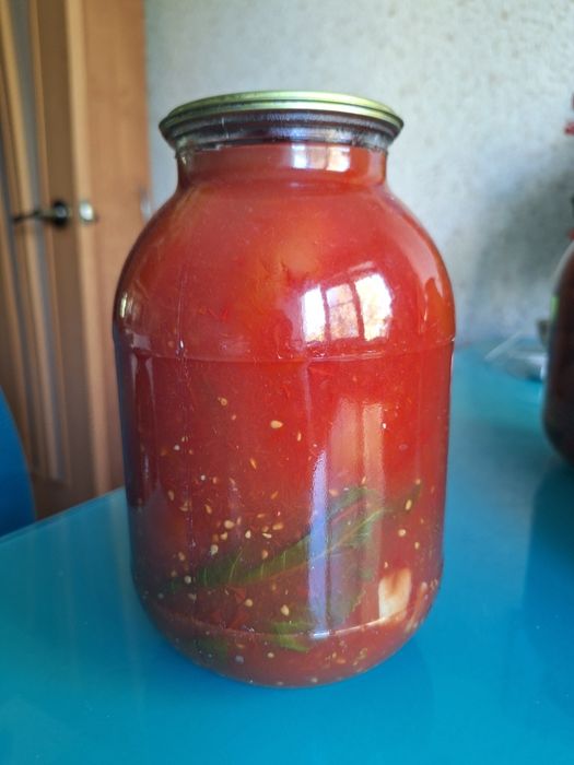 Продам соленье, огурцы, помидоры.