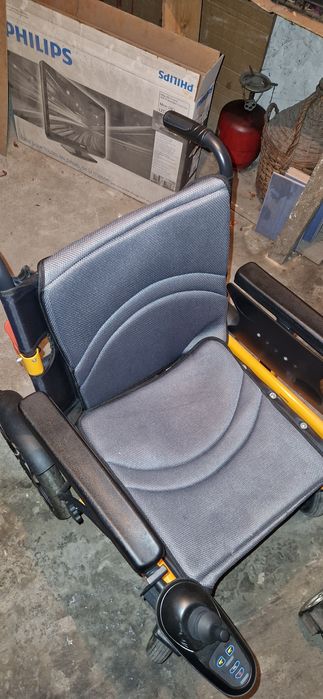 Cărucior electric pentru deplasare persoane cu dizabilități