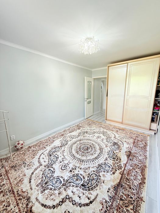 Продам 4 комнатнкю квартиру 4 мкр