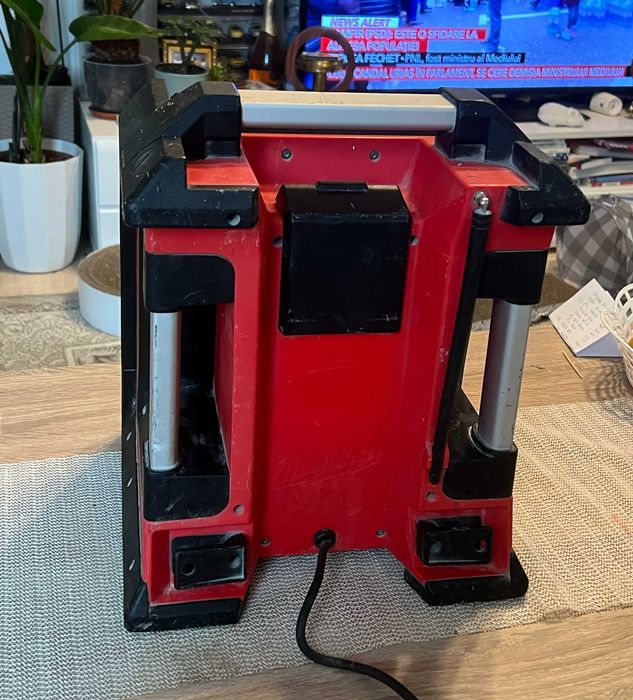 Milwaukee M18 RC radio charger santier 18V auditie puternica