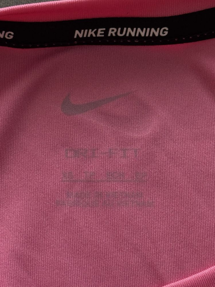 Дамска тениска NIKE оригинал размер XS