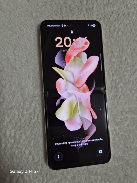 Телефон Samsung flip 4