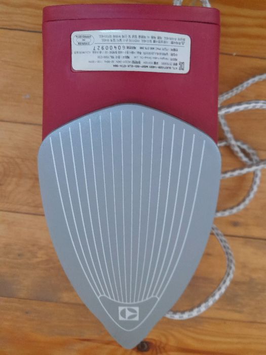 Продаю утюг Элекролюкс,б.у