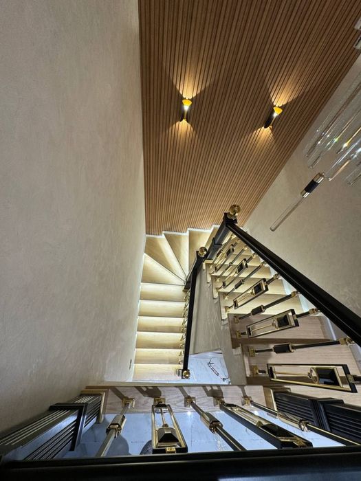 Деревянные леснитцы. Yogʻochdan zinapoyalar.