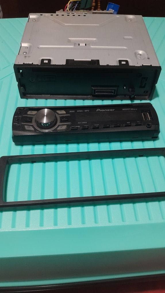 CD Pioneer MOSFET 50×4 USB AUX WMA MP3 свети в  червено