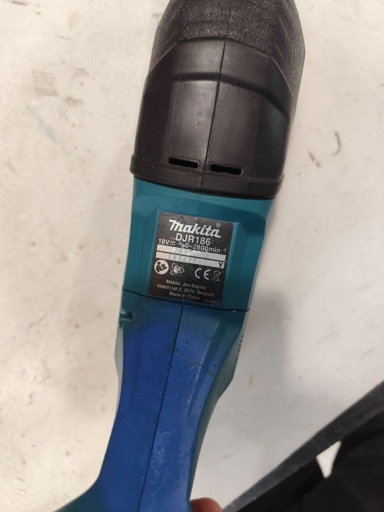 Акумулаторен саблен трион ножовка Макита Makita DJR186 + 5Ah
