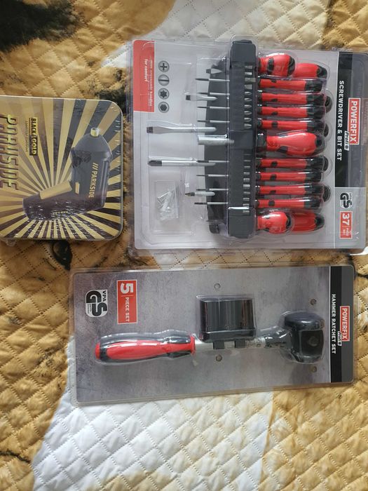 Set de șurubelnițe/ Șurubelniță cu acumulator/ Cheie clicket cu ciocan