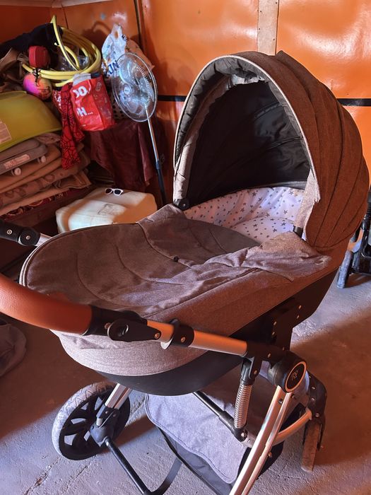 Продава се количка за бебе.Използвано е малко време