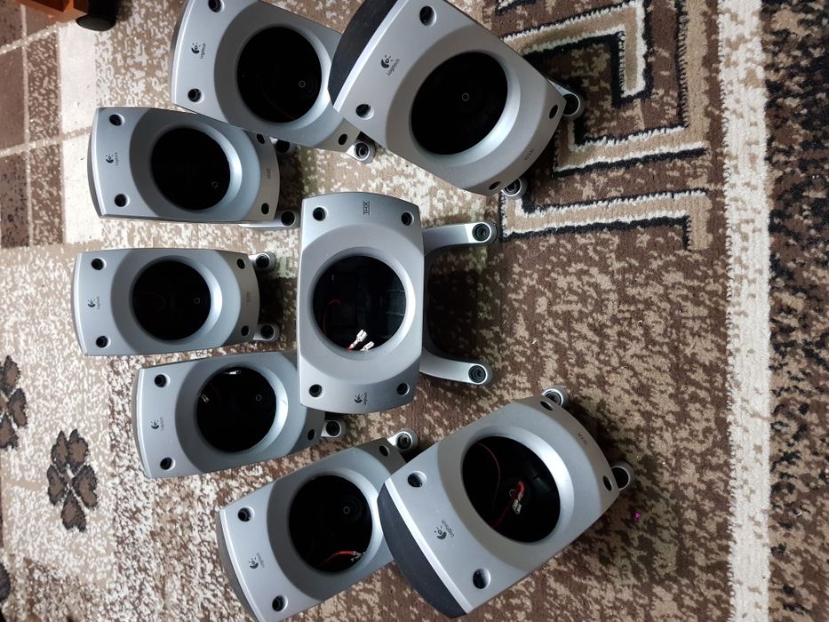 Vând carcase sateliţi Z5500
