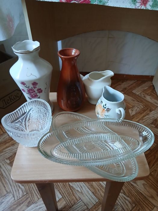 Посуда разная:салатницы советского качество, молочницы, хрустальная ко